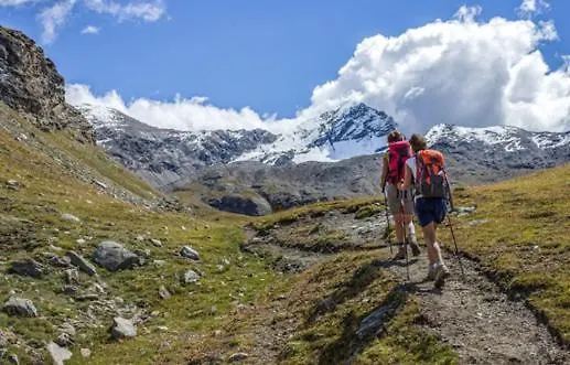 Cornelia アパートホテル 3*