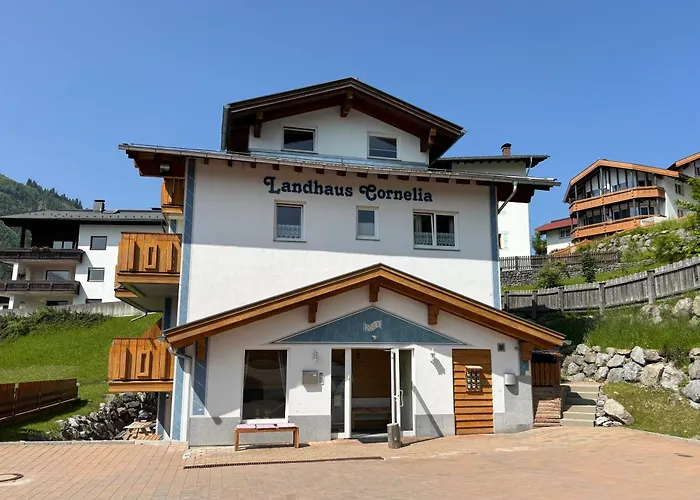 Cornelia アパートホテル 3*